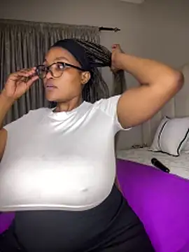Snapshot of Bustygoddess32 chatting on 05-21-26, 10:18 Bustygoddess32 online show from 05-21-26, 10:18