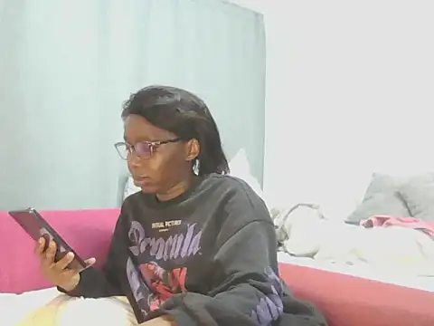 Snapshot of Sexxybella27 chatting on 06-11-26, 12:32 Sexxybella27 online show from 06-11-26, 12:32