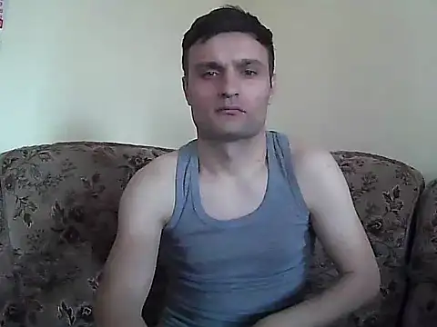 Snapshot of suarez1235 chatting on 04-05-26, 10:44 suarez1235 online show from 04-05-26, 10:44