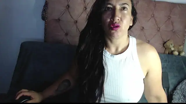 Snapshot of missbella1 chatting on 02-15-26, 01:21 missbella1 online show from 02-15-26, 01:21