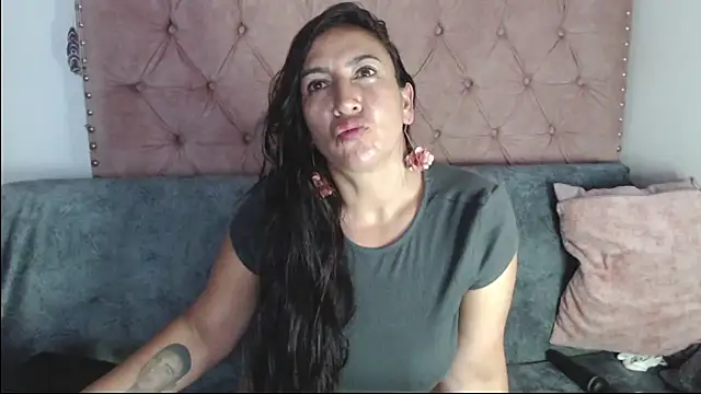 Snapshot of missbella1 chatting on 10-26-25, 09:37 missbella1 online show from 10-26-25, 09:37