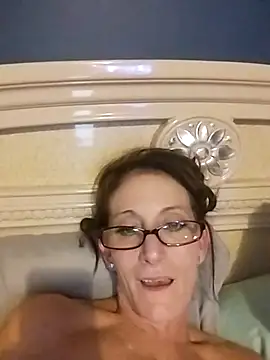 Snapshot of Longtoes45 chatting on 03-02-25, 03:13 Longtoes45 online show from 03-02-25, 03:13