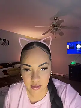 Snapshot of DestineeJayde chatting on 04-19-26, 03:18 DestineeJayde online show from 04-19-26, 03:18