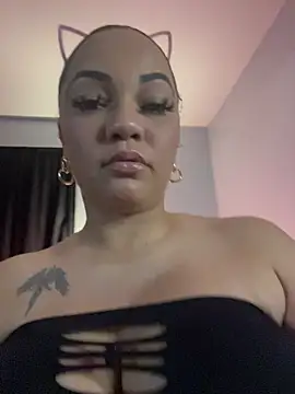 Snapshot of DestineeJayde chatting on 07-14-26, 05:01 DestineeJayde online show from 07-14-26, 05:01