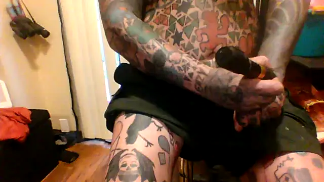 Snapshot of fukurbutt chatting on 04-15-26, 01:22 fukurbutt online show from 04-15-26, 01:22