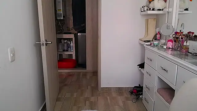 Snapshot of Barbie_girl_69 chatting on 02-12-26, 03:12 Barbie girl 69 online show from 02-12-26, 03:12