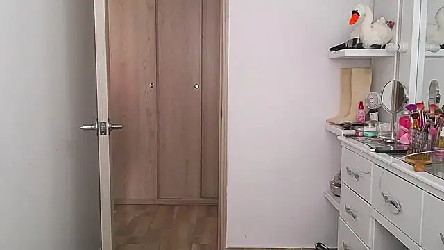 Snapshot of Barbie_girl_69 chatting on 02-06-26, 04:25 Barbie girl 69 online show from 02-06-26, 04:25