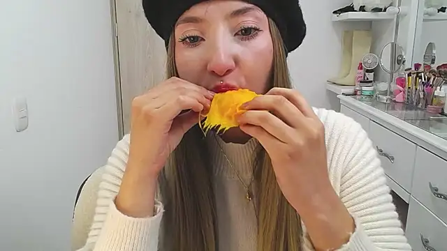 Snapshot of Barbie_girl_69 chatting on 02-04-26, 11:55 Barbie girl 69 online show from 02-04-26, 11:55