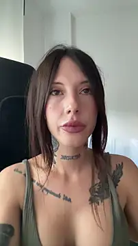 BellaGiaxx online show from 11-01-25, 01:05