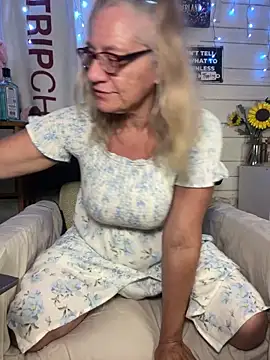 TrenaAnne online show from 05-18-26, 06:01