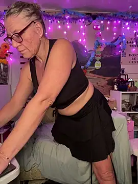 TrenaAnne online show from 03-31-26, 09:17