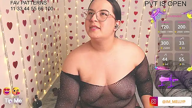 Snapshot of Mellyparker_ chatting on 06-26-26, 03:40 Mellyparker online show from 06-26-26, 03:40