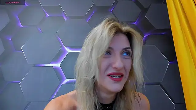 Snapshot of RileyLanna chatting on 09-22-25, 02:39 RileyLanna online show from 09-22-25, 02:39