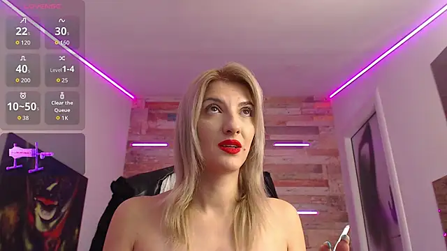 Snapshot of RileyLanna chatting on 10-09-25, 03:29 RileyLanna online show from 10-09-25, 03:29