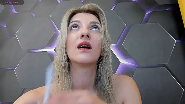 Snapshot of RileyLanna chatting on 09-14-25, 02:45 RileyLanna online show from 09-14-25, 02:45