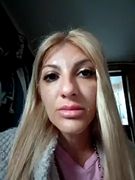 Snapshot of RileyLanna chatting on 06-18-26, 03:38 RileyLanna online show from 06-18-26, 03:38