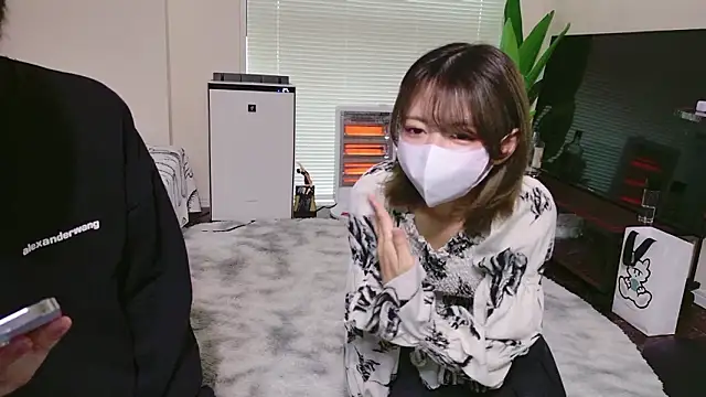 POCARI SWEAT online show from 02-11-26, 04:34