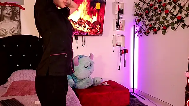 Alaia Asuka online show from 09-27-25, 12:39