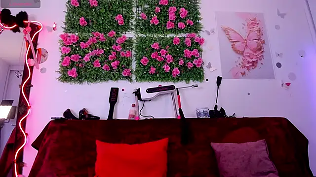 Alaia Asuka online show from 10-13-25, 09:16