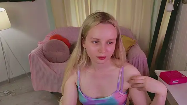 Snapshot of Beatrica_Klein chatting on 06-12-26, 02:48 Beatrica Klein online show from 06-12-26, 02:48