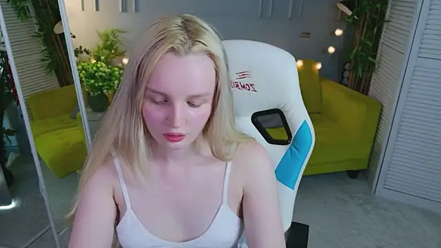 Snapshot of Beatrica_Klein chatting on 07-10-26, 01:55 Beatrica Klein online show from 07-10-26, 01:55