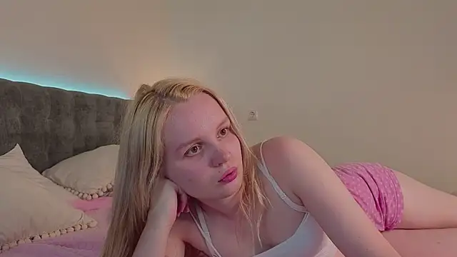 Snapshot of Beatrica_Klein chatting on 07-06-26, 03:58 Beatrica Klein online show from 07-06-26, 03:58