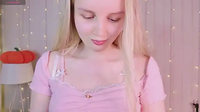 Snapshot of Beatrica_Klein chatting on 06-01-26, 02:28 Beatrica Klein online show from 06-01-26, 02:28