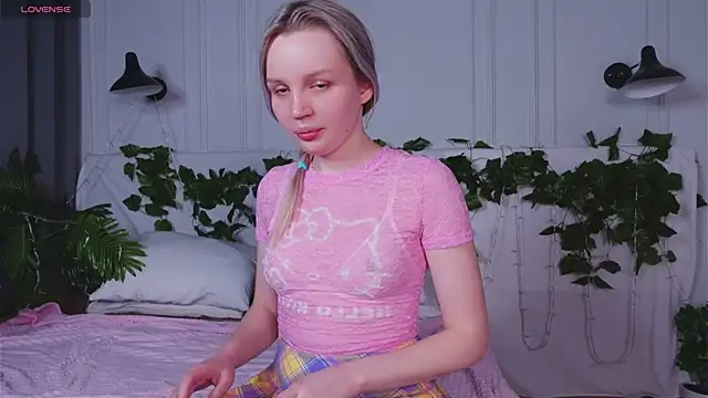 Beatrica Klein online show from 03-09-25, 01:48
