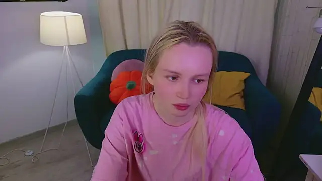 Snapshot of Beatrica_Klein chatting on 06-16-26, 03:56 Beatrica Klein online show from 06-16-26, 03:56