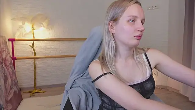 Beatrica Klein online show from 09-26-25, 03:08
