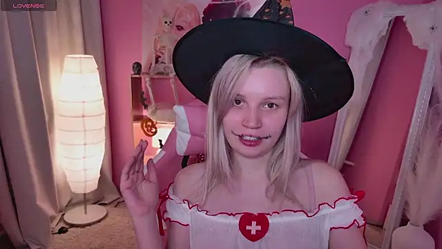 Beatrica Klein online show from 10-28-25, 03:55