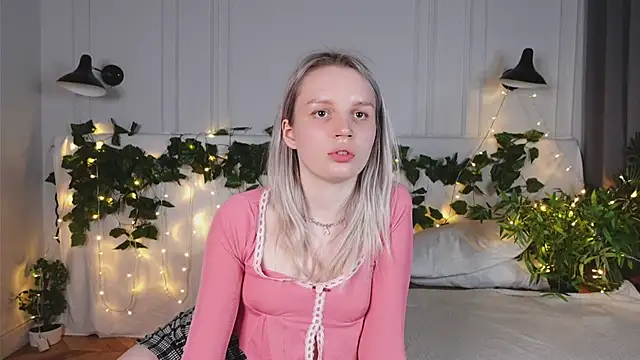Beatrica Klein online show from 03-17-25, 03:40