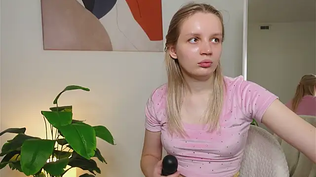 Beatrica Klein online show from 10-26-25, 01:55