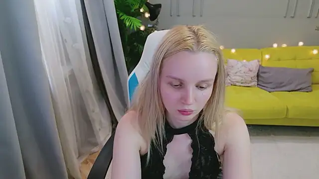 Snapshot of Beatrica_Klein chatting on 07-11-26, 01:44 Beatrica Klein online show from 07-11-26, 01:44