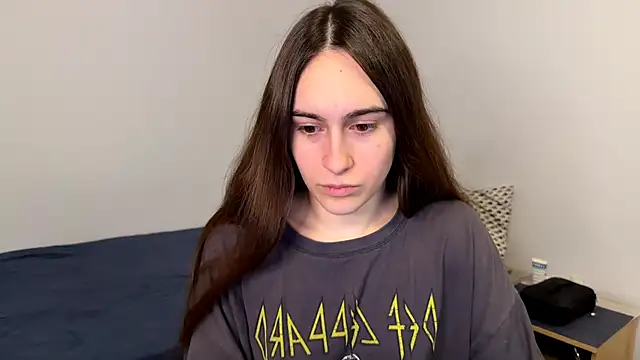 Snapshot of AliceKolltt chatting on 04-21-26, 09:21 AliceKolltt online show from 04-21-26, 09:21