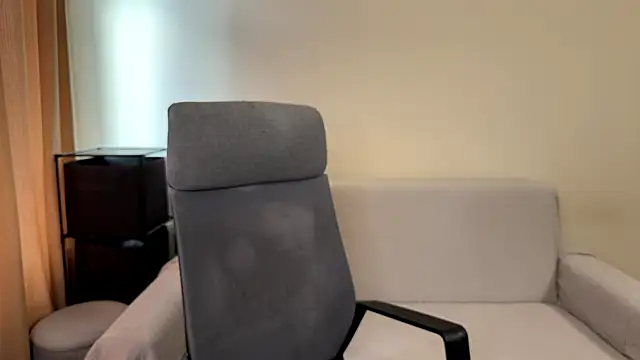 Snapshot of AliceKolltt chatting on 10-31-25, 08:33 AliceKolltt online show from 10-31-25, 08:33