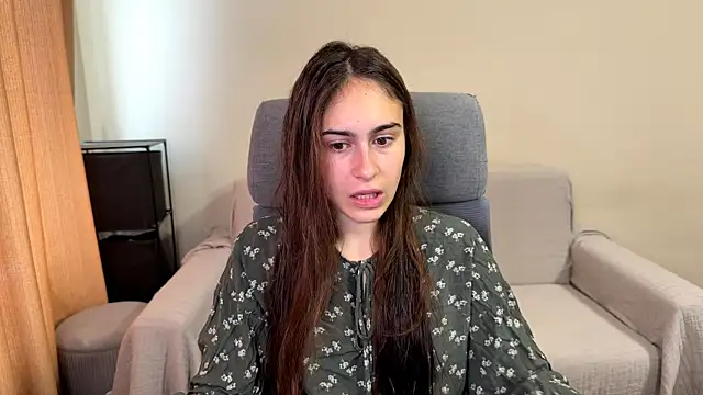 Snapshot of AliceKolltt chatting on 10-15-25, 07:49 AliceKolltt online show from 10-15-25, 07:49