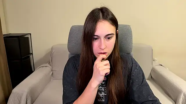 Snapshot of AliceKolltt chatting on 02-25-26, 10:53 AliceKolltt online show from 02-25-26, 10:53