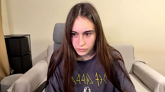 Snapshot of AliceKolltt chatting on 02-13-26, 05:02 AliceKolltt online show from 02-13-26, 05:02