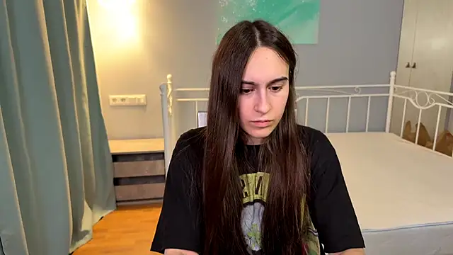 Snapshot of AliceKolltt chatting on 06-14-26, 02:24 AliceKolltt online show from 06-14-26, 02:24