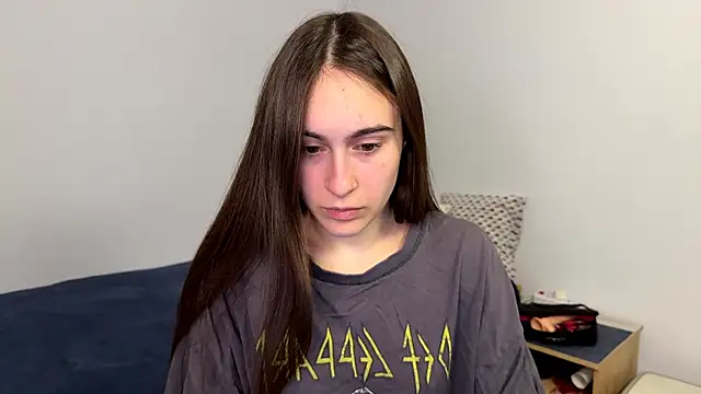 Snapshot of AliceKolltt chatting on 05-18-26, 07:29 AliceKolltt online show from 05-18-26, 07:29