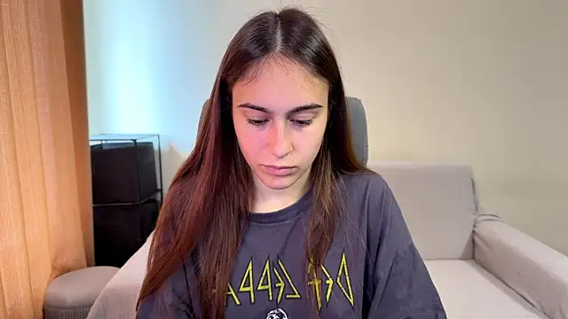 Snapshot of AliceKolltt chatting on 10-03-25, 10:17 AliceKolltt online show from 10-03-25, 10:17