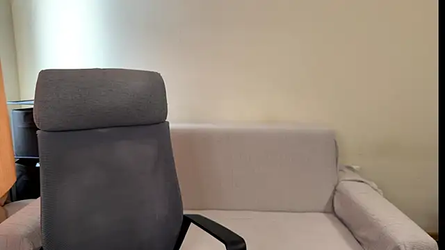 Snapshot of AliceKolltt chatting on 02-06-26, 10:44 AliceKolltt online show from 02-06-26, 10:44