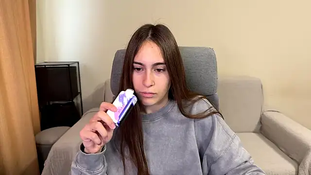 Snapshot of AliceKolltt chatting on 10-21-25, 07:52 AliceKolltt online show from 10-21-25, 07:52
