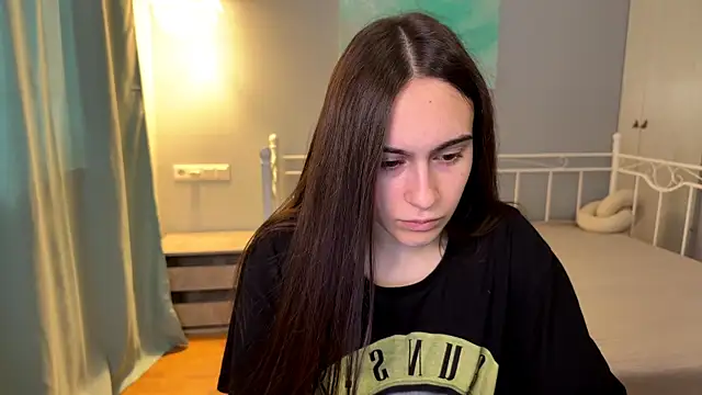 Snapshot of AliceKolltt chatting on 06-26-26, 01:28 AliceKolltt online show from 06-26-26, 01:28