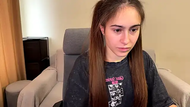 Snapshot of AliceKolltt chatting on 11-17-25, 08:29 AliceKolltt online show from 11-17-25, 08:29