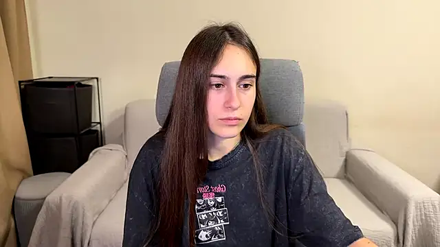 Snapshot of AliceKolltt chatting on 11-05-25, 05:27 AliceKolltt online show from 11-05-25, 05:27