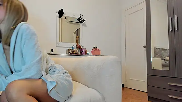 anisialuna  online show from 11-29-25, 07:08