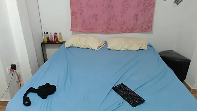 Snapshot of Selena_sweett chatting on 09-23-25, 10:28 Selena sweett online show from 09-23-25, 10:28
