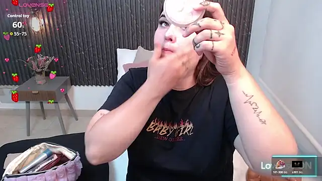 Aabby lee online show from 10-28-25, 07:13